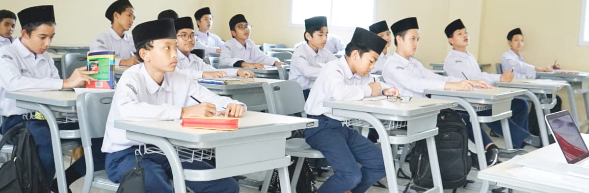 Halaman Pondok Pesantren Al Hadi